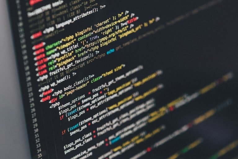 Pantalla con líneas de código de una página web